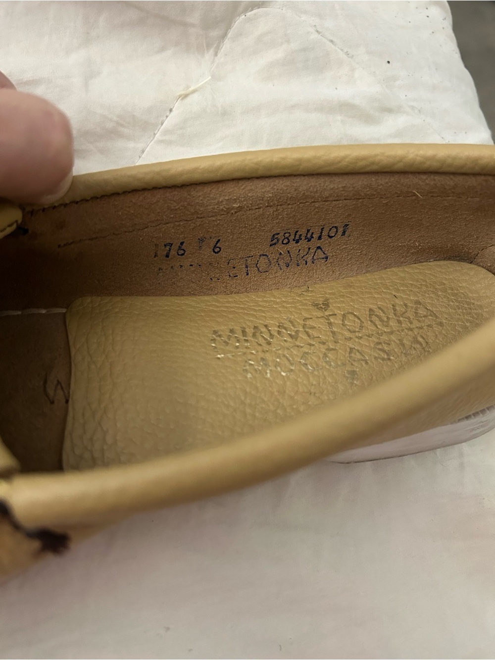 Minnetonka Tan Beaded Leather Fringe Moccasins - Picture 5 of 5